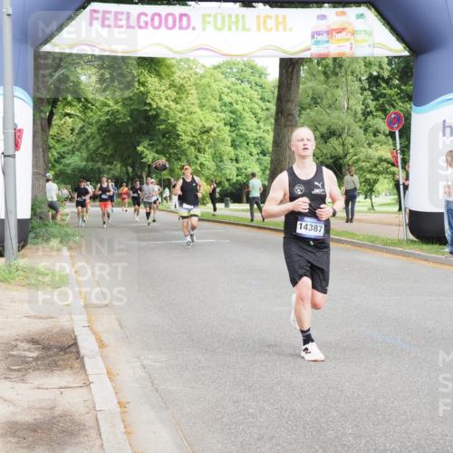 29.06.2025 - hella hamburg halbmarathon MichiJ http://msf.ph/oto/8227384 29.06.2025 10:25:51 Zwischen KM18-KM19 2767, 5003, 5092, 5307, 7482, 9178, 13854, 14387, 18384 meine-sportfotos.de