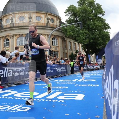 29.06.2025 - hella hamburg halbmarathon Strokosch-Dieckow http://msf.ph/oto/8227401 29.06.2025 10:31:43 Ziel 3935, 5187, 11929, 13606, 13617, 15835, 18102 meine-sportfotos.de
