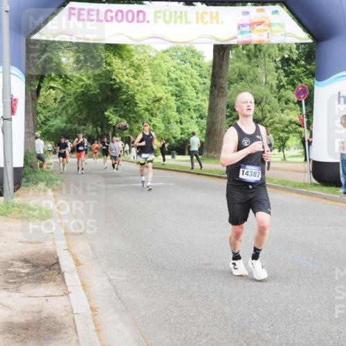 29.06.2025 - hella hamburg halbmarathon MichiJ http://msf.ph/oto/8227403 29.06.2025 10:25:51 Zwischen KM18-KM19 2767, 5003, 5092, 5307, 7482, 9178, 13854, 14387, 18384 meine-sportfotos.de