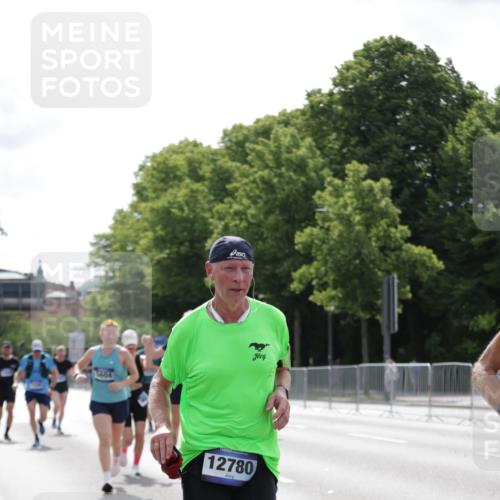 29.06.2025 - hella hamburg halbmarathon Jannik Wohlers http://msf.ph/oto/8227404 29.06.2025 10:27:49 Lombardsbrücke 3445, 5369, 5604, 6632, 7667, 8215, 8327, 9653, 9654, 12780, 12842, 13045, 13296, 13568, 13678, 14017, 14155, 15123, 15608, 18256 meine-sportfotos.de