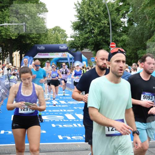 29.06.2025 - hella hamburg halbmarathon Zöllner http://msf.ph/oto/8227420 29.06.2025 10:53:10 Ziel 2111, 2208, 3059, 3258, 3334, 4121, 7864, 8587, 9093, 9537, 12155, 14323, 16986, 19208 meine-sportfotos.de