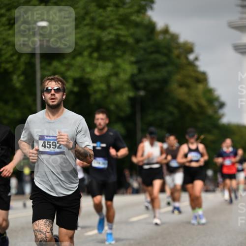 29.06.2025 - hella hamburg halbmarathon Dr. Thomas Lammeyer http://msf.ph/oto/8227443 29.06.2025 10:13:15 Kennedybrücke 1823, 3762, 4592, 7081, 9297, 9306, 9951, 9958, 10035, 10194, 10609, 10819, 11067 meine-sportfotos.de
