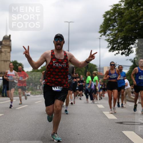 29.06.2025 - hella hamburg halbmarathon Yannick Fuchs http://msf.ph/oto/8227450 29.06.2025 10:46:35 20KM 1098, 1257, 1657, 2111, 2444, 2814, 3258, 3715, 3952, 4121, 4557, 4558, 4837, 5116, 5169, 5194, 5378, 5399, 6164, 6561, 6562, 7130, 7178, 7312, 7475, 7896, 8139, 8172, 8316, 8720, 8955, 8977, 9145, 10529, 10811, 11459, 12135, 12519, 13211, 13301, 13327, 14198, 14286, 14791, 15001, 15144, 15275, 15427, 15446, 15506, 15690, 16320, 16929, 17130, 17198, 17773, 18331 meine-sportfotos.de