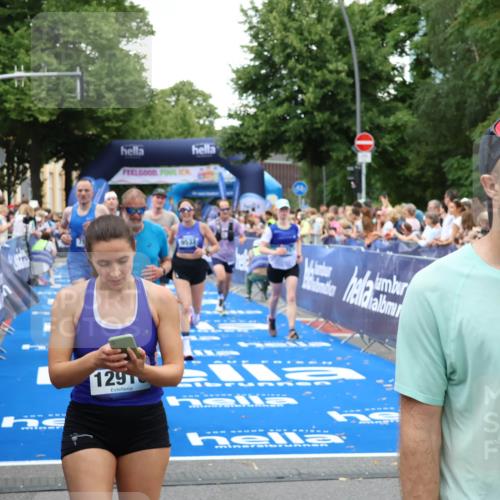 29.06.2025 - hella hamburg halbmarathon Zöllner http://msf.ph/oto/8227468 29.06.2025 10:53:11 Ziel 2111, 2208, 3059, 3258, 4121, 7864, 8587, 9537, 14323, 16986, 19208 meine-sportfotos.de
