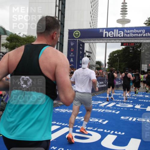 29.06.2025 - hella hamburg halbmarathon Michael Strokosch http://msf.ph/oto/8227508 29.06.2025 10:51:18 Ziel 1461, 1817, 4404, 5600, 6027, 6657, 8316, 8930, 9476, 10480, 10667, 10868, 11512, 11625, 11733, 12016, 13073, 15480, 17530, 17823, 18019 meine-sportfotos.de