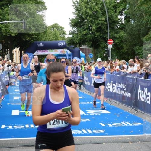 29.06.2025 - hella hamburg halbmarathon Zöllner http://msf.ph/oto/8227557 29.06.2025 10:53:11 Ziel 2111, 2208, 3059, 3258, 4121, 7864, 8587, 9537, 14323, 16986, 19208 meine-sportfotos.de