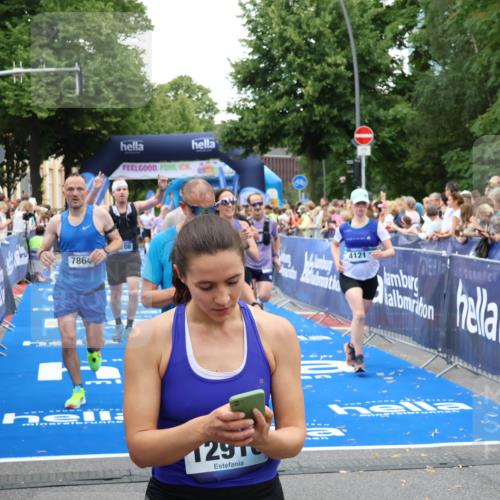 29.06.2025 - hella hamburg halbmarathon Zöllner http://msf.ph/oto/8227561 29.06.2025 10:53:12 Ziel 2111, 2208, 3059, 3258, 4121, 7383, 7864, 8273, 9537, 14323, 16929, 16986, 19208 meine-sportfotos.de