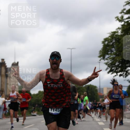 29.06.2025 - hella hamburg halbmarathon Yannick Fuchs http://msf.ph/oto/8227588 29.06.2025 10:46:35 20KM 1098, 1257, 1657, 2111, 2444, 2814, 3258, 3715, 3952, 4121, 4557, 4558, 4837, 5116, 5169, 5194, 5378, 5399, 6164, 6561, 6562, 7130, 7178, 7312, 7475, 7896, 8139, 8172, 8316, 8720, 8955, 8977, 9145, 10529, 10811, 11459, 12135, 12519, 13211, 13301, 13327, 14198, 14286, 14791, 15001, 15144, 15275, 15427, 15446, 15506, 15690, 16320, 16929, 17130, 17198, 17773, 18331 meine-sportfotos.de