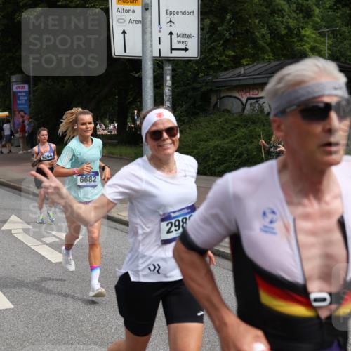29.06.2025 - hella hamburg halbmarathon Yannick Fuchs http://msf.ph/oto/8227629 29.06.2025 10:33:35 20KM 1164, 1445, 1803, 2719, 2980, 3136, 3783, 4359, 6037, 6682, 6686, 6687, 8450, 8958, 9403, 10218, 11055, 11281, 11282, 11447, 11619, 12137, 12772, 13137, 13729, 13800, 14093, 14905, 15257, 15561, 15866, 15873, 15965, 16820, 17646, 18188, 18547, 18734, 19004, 19151 meine-sportfotos.de