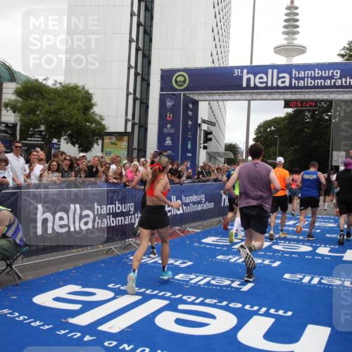 29.06.2025 - hella hamburg halbmarathon Michael Strokosch http://msf.ph/oto/8227658 29.06.2025 10:51:22 Ziel 1461, 1817, 2364, 2636, 2718, 4404, 4814, 5600, 6657, 6776, 8316, 8930, 8989, 9476, 10480, 10667, 11124, 11512, 11625, 12016, 13047, 14865, 14994, 18019, 18489 meine-sportfotos.de
