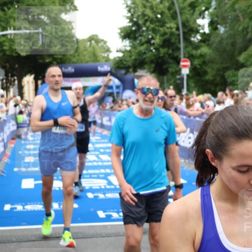 29.06.2025 - hella hamburg halbmarathon Zöllner http://msf.ph/oto/8227679 29.06.2025 10:53:13 Ziel 2111, 2208, 3059, 4121, 7383, 7864, 8273, 8361, 9537, 14323, 16929, 16986, 19208 meine-sportfotos.de