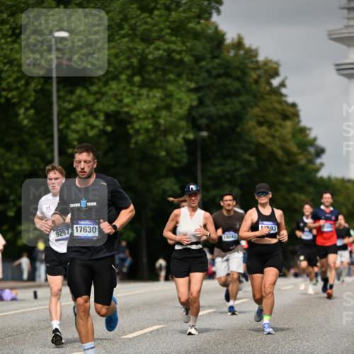 29.06.2025 - hella hamburg halbmarathon Dr. Thomas Lammeyer http://msf.ph/oto/8227698 29.06.2025 10:13:16 Kennedybrücke 1823, 3762, 4592, 7081, 9297, 9306, 9951, 9958, 10035, 10194, 10819, 11067 meine-sportfotos.de