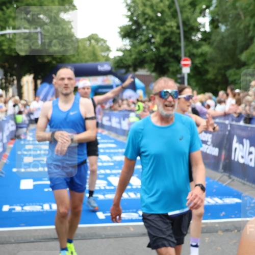 29.06.2025 - hella hamburg halbmarathon Zöllner http://msf.ph/oto/8227706 29.06.2025 10:53:13 Ziel 2111, 2208, 3059, 4121, 7383, 7864, 8273, 8361, 9537, 14323, 16929, 16986, 19208 meine-sportfotos.de