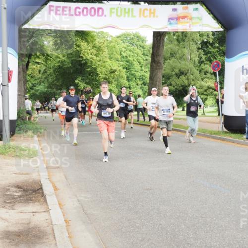 29.06.2025 - hella hamburg halbmarathon MichiJ http://msf.ph/oto/8227707 29.06.2025 10:25:56 Zwischen KM18-KM19 13854, 14387, 17137, 18159, 18384 meine-sportfotos.de