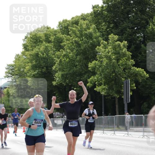 29.06.2025 - hella hamburg halbmarathon Jannik Wohlers http://msf.ph/oto/8227716 29.06.2025 10:27:50 Lombardsbrücke 3445, 5369, 5604, 7667, 8215, 8327, 9653, 9654, 12842, 13045, 13296, 13568, 13678, 14017, 14155, 15123, 15608, 18256 meine-sportfotos.de