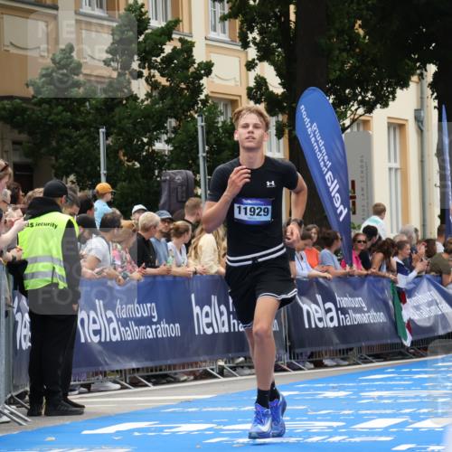 29.06.2025 - hella hamburg halbmarathon Strokosch-Dieckow http://msf.ph/oto/8227720 29.06.2025 10:31:51 Ziel 3935, 4129, 4698, 5187, 6619, 10927, 11199, 11929 meine-sportfotos.de