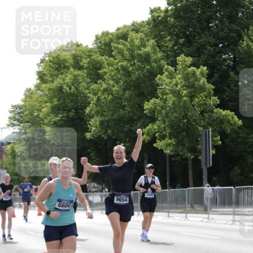 29.06.2025 - hella hamburg halbmarathon Jannik Wohlers http://msf.ph/oto/8227751 29.06.2025 10:27:50 Lombardsbrücke 3445, 5369, 5604, 7667, 8215, 8327, 9653, 9654, 12842, 13045, 13296, 13568, 13678, 14017, 14155, 15123, 15608, 18256 meine-sportfotos.de