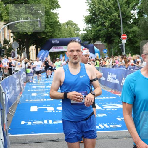 29.06.2025 - hella hamburg halbmarathon Zöllner http://msf.ph/oto/8227763 29.06.2025 10:53:14 Ziel 2111, 2208, 7383, 8273, 8361, 12875, 14323, 16929, 16986, 19208 meine-sportfotos.de