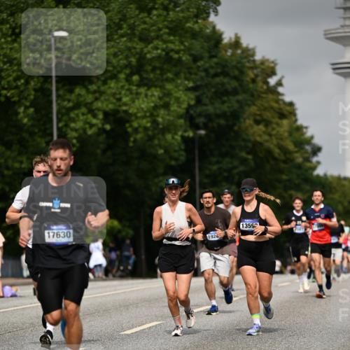 29.06.2025 - hella hamburg halbmarathon Dr. Thomas Lammeyer http://msf.ph/oto/8227780 29.06.2025 10:13:17 Kennedybrücke 1823, 3762, 4592, 7081, 9297, 9306, 10035, 10194, 10819, 11067 meine-sportfotos.de