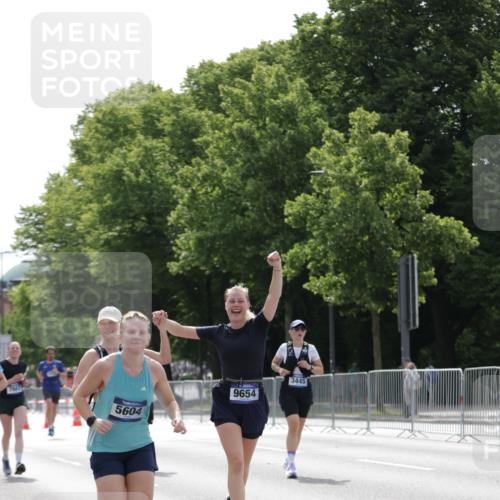29.06.2025 - hella hamburg halbmarathon Jannik Wohlers http://msf.ph/oto/8227789 29.06.2025 10:27:50 Lombardsbrücke 3445, 5369, 5604, 7667, 8215, 8327, 9653, 9654, 12842, 13045, 13296, 13568, 13678, 14017, 14155, 15123, 15608, 18256 meine-sportfotos.de