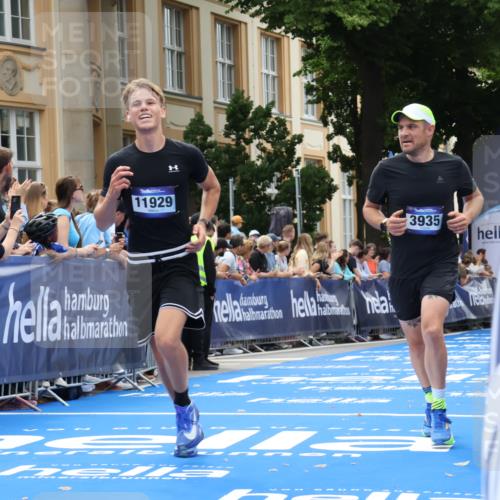 29.06.2025 - hella hamburg halbmarathon Strokosch-Dieckow http://msf.ph/oto/8227791 29.06.2025 10:31:52 Ziel 3935, 4129, 4698, 5187, 6619, 10927, 11199, 11929 meine-sportfotos.de