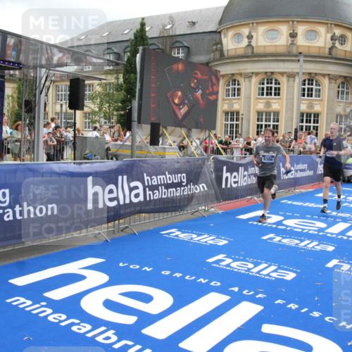 29.06.2025 - hella hamburg halbmarathon Michael Strokosch http://msf.ph/oto/8227814 29.06.2025 10:46:35 Ziel 4237, 4497, 5459, 6978, 8482, 8981, 9232, 9386, 9529, 9786, 12891, 13525, 15133, 15206, 17281, 17461, 18882 meine-sportfotos.de
