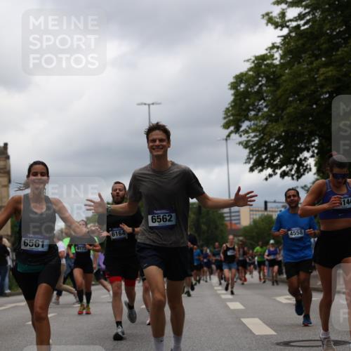 29.06.2025 - hella hamburg halbmarathon Yannick Fuchs http://msf.ph/oto/8227863 29.06.2025 10:46:36 20KM 1098, 1257, 1657, 2111, 2444, 2814, 3258, 3715, 3952, 4121, 4557, 4558, 4837, 5116, 5169, 5194, 5378, 5399, 6164, 6561, 6562, 7130, 7178, 7312, 7475, 7896, 8139, 8172, 8316, 8720, 8955, 9145, 10529, 10811, 11459, 12135, 12519, 13211, 13301, 13327, 14198, 14286, 14791, 15001, 15144, 15275, 15446, 15506, 15690, 16320, 16929, 17130, 17198, 17710, 17773, 18331 meine-sportfotos.de