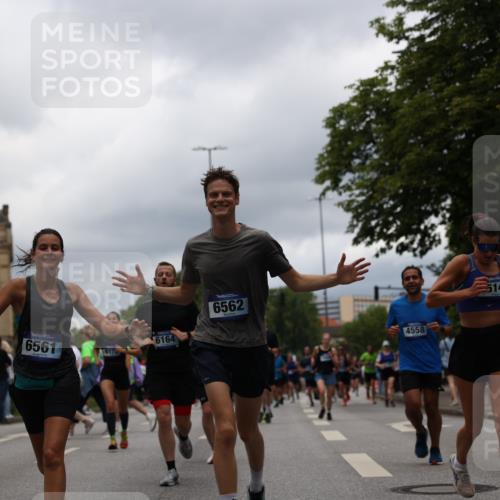29.06.2025 - hella hamburg halbmarathon Yannick Fuchs http://msf.ph/oto/8227880 29.06.2025 10:46:36 20KM 1098, 1257, 1657, 2111, 2444, 2814, 3258, 3715, 3952, 4121, 4557, 4558, 4837, 5116, 5169, 5194, 5378, 5399, 6164, 6561, 6562, 7130, 7178, 7312, 7475, 7896, 8139, 8172, 8316, 8720, 8955, 9145, 10529, 10811, 11459, 12135, 12519, 13211, 13301, 13327, 14198, 14286, 14791, 15001, 15144, 15275, 15446, 15506, 15690, 16320, 16929, 17130, 17198, 17710, 17773, 18331 meine-sportfotos.de
