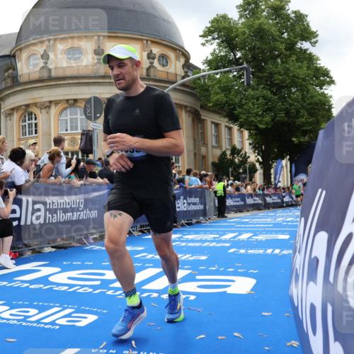 29.06.2025 - hella hamburg halbmarathon Strokosch-Dieckow http://msf.ph/oto/8227906 29.06.2025 10:31:54 Ziel 1407, 3935, 4129, 4698, 6619, 10927, 11199, 11929 meine-sportfotos.de
