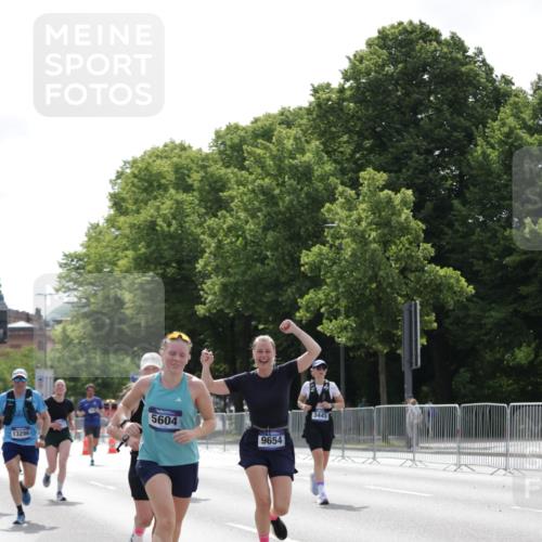 29.06.2025 - hella hamburg halbmarathon Jannik Wohlers http://msf.ph/oto/8227908 29.06.2025 10:27:50 Lombardsbrücke 3445, 5369, 5604, 7667, 8215, 8327, 9653, 9654, 12842, 13045, 13296, 13568, 13678, 14017, 14155, 15123, 15608, 18256 meine-sportfotos.de