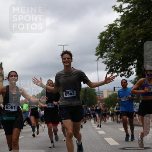 29.06.2025 - hella hamburg halbmarathon Yannick Fuchs http://msf.ph/oto/8227924 29.06.2025 10:46:36 20KM 1098, 1257, 1657, 2111, 2444, 2814, 3258, 3715, 3952, 4121, 4557, 4558, 4837, 5116, 5169, 5194, 5378, 5399, 6164, 6561, 6562, 7130, 7178, 7312, 7475, 7896, 8139, 8172, 8316, 8720, 8955, 9145, 10529, 10811, 11459, 12135, 12519, 13211, 13301, 13327, 14198, 14286, 14791, 15001, 15144, 15275, 15446, 15506, 15690, 16320, 16929, 17130, 17198, 17710, 17773, 18331 meine-sportfotos.de