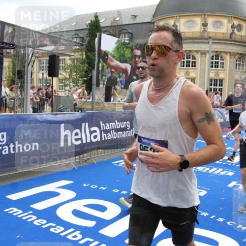 29.06.2025 - hella hamburg halbmarathon Michael Strokosch http://msf.ph/oto/8227931 29.06.2025 10:46:38 Ziel 1920, 4497, 5459, 8482, 9051, 9232, 9386, 9529, 13525, 13554, 15026, 15133, 15206, 15714, 17281, 17461, 18297, 18882 meine-sportfotos.de