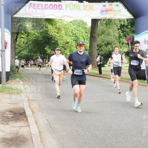 29.06.2025 - hella hamburg halbmarathon MichiJ http://msf.ph/oto/8227948 29.06.2025 10:25:59 Zwischen KM18-KM19 6095, 10738, 15939, 16523, 17137, 17192, 17723, 18103, 18159 meine-sportfotos.de