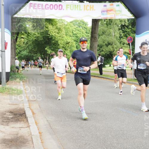 29.06.2025 - hella hamburg halbmarathon MichiJ http://msf.ph/oto/8227960 29.06.2025 10:25:59 Zwischen KM18-KM19 6095, 10738, 15939, 16523, 17137, 17192, 17723, 18103, 18159 meine-sportfotos.de