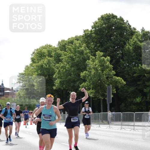 29.06.2025 - hella hamburg halbmarathon Jannik Wohlers http://msf.ph/oto/8227988 29.06.2025 10:27:50 Lombardsbrücke 3445, 5369, 5604, 7667, 8215, 8327, 9653, 9654, 12842, 13045, 13296, 13568, 13678, 14017, 14155, 15123, 15608, 18256 meine-sportfotos.de