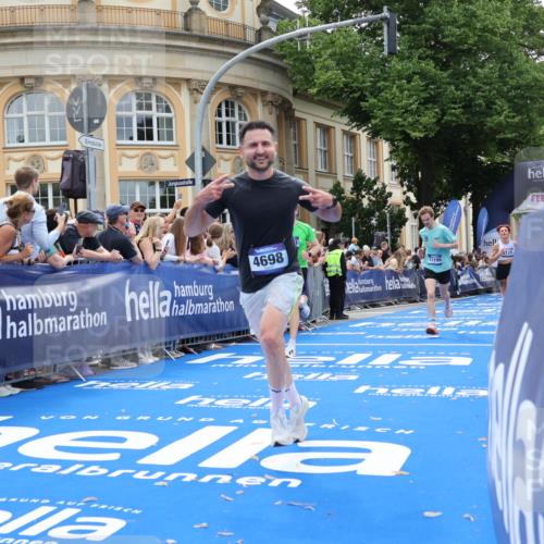 29.06.2025 - hella hamburg halbmarathon Strokosch-Dieckow http://msf.ph/oto/8228012 29.06.2025 10:31:58 Ziel 1407, 1686, 4129, 4698, 6619, 10927, 11150, 11199, 11370, 16505 meine-sportfotos.de