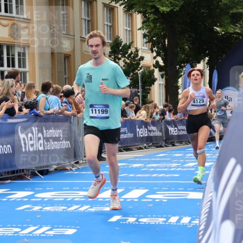 29.06.2025 - hella hamburg halbmarathon Strokosch-Dieckow http://msf.ph/oto/8228049 29.06.2025 10:32:00 Ziel 1407, 1686, 4129, 4698, 6619, 10927, 11150, 11199, 11370, 16505, 16736 meine-sportfotos.de