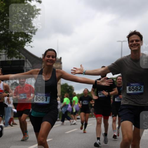 29.06.2025 - hella hamburg halbmarathon Yannick Fuchs http://msf.ph/oto/8228092 29.06.2025 10:46:37 20KM 1098, 1257, 1482, 1657, 2111, 2444, 2814, 3258, 3715, 3952, 4121, 4557, 4558, 4726, 4837, 5116, 5169, 5194, 5378, 5399, 6164, 6561, 6562, 7178, 7312, 7475, 7896, 8172, 8316, 8720, 8955, 9145, 10529, 10811, 11459, 12135, 12519, 13211, 13301, 14198, 14286, 14791, 15001, 15144, 15275, 15446, 15506, 15690, 16320, 16929, 17130, 17198, 17710, 17773, 18331 meine-sportfotos.de