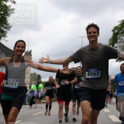 29.06.2025 - hella hamburg halbmarathon Yannick Fuchs http://msf.ph/oto/8228110 29.06.2025 10:46:37 20KM 1098, 1257, 1482, 1657, 2111, 2444, 2814, 3258, 3715, 3952, 4121, 4557, 4558, 4726, 4837, 5116, 5169, 5194, 5378, 5399, 6164, 6561, 6562, 7178, 7312, 7475, 7896, 8172, 8316, 8720, 8955, 9145, 10529, 10811, 11459, 12135, 12519, 13211, 13301, 14198, 14286, 14791, 15001, 15144, 15275, 15446, 15506, 15690, 16320, 16929, 17130, 17198, 17710, 17773, 18331 meine-sportfotos.de