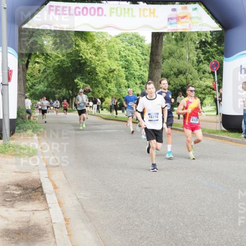 29.06.2025 - hella hamburg halbmarathon MichiJ http://msf.ph/oto/8228115 29.06.2025 10:26:01 Zwischen KM18-KM19 6095, 6529, 10738, 15178, 15939, 16523, 17192, 17723, 18103, 18159 meine-sportfotos.de