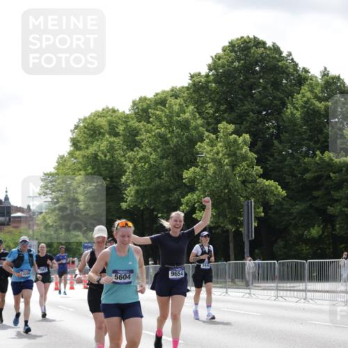 29.06.2025 - hella hamburg halbmarathon Jannik Wohlers http://msf.ph/oto/8228126 29.06.2025 10:27:50 Lombardsbrücke 3445, 5369, 5604, 7667, 8215, 8327, 9653, 9654, 12842, 13045, 13296, 13568, 13678, 14017, 14155, 15123, 15608, 18256 meine-sportfotos.de