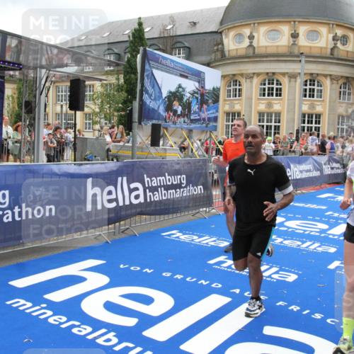 29.06.2025 - hella hamburg halbmarathon Michael Strokosch http://msf.ph/oto/8228132 29.06.2025 10:46:40 Ziel 1920, 1942, 5459, 9051, 9529, 13525, 13554, 15026, 15133, 15206, 15714, 17281, 17461, 18297, 18882 meine-sportfotos.de