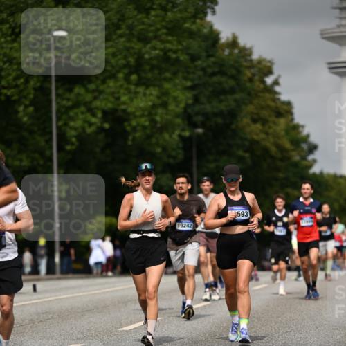 29.06.2025 - hella hamburg halbmarathon Dr. Thomas Lammeyer http://msf.ph/oto/8228158 29.06.2025 10:13:17 Kennedybrücke 1823, 3762, 4592, 7081, 9297, 9306, 10035, 10194, 10819, 11067 meine-sportfotos.de