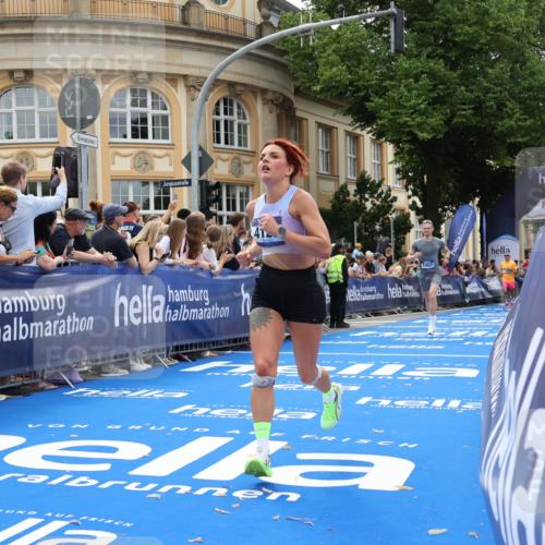 29.06.2025 - hella hamburg halbmarathon Strokosch-Dieckow http://msf.ph/oto/8228159 29.06.2025 10:32:01 Ziel 1407, 1686, 4129, 4698, 6619, 11150, 11199, 11370, 15826, 16505, 16736 meine-sportfotos.de