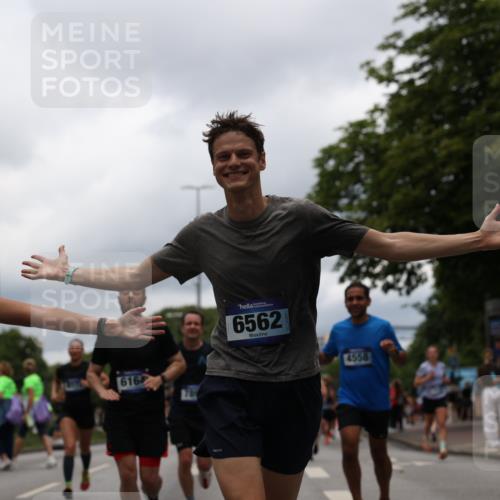 29.06.2025 - hella hamburg halbmarathon Yannick Fuchs http://msf.ph/oto/8228177 29.06.2025 10:46:37 20KM 1098, 1257, 1482, 1657, 2111, 2444, 2814, 3258, 3715, 3952, 4121, 4557, 4558, 4726, 4837, 5116, 5169, 5194, 5378, 5399, 6164, 6561, 6562, 7178, 7312, 7475, 7896, 8172, 8316, 8720, 8955, 9145, 10529, 10811, 11459, 12135, 12519, 13211, 13301, 14198, 14286, 14791, 15001, 15144, 15275, 15446, 15506, 15690, 16320, 16929, 17130, 17198, 17710, 17773, 18331 meine-sportfotos.de