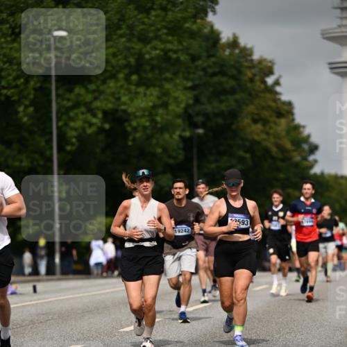 29.06.2025 - hella hamburg halbmarathon Dr. Thomas Lammeyer http://msf.ph/oto/8228185 29.06.2025 10:13:18 Kennedybrücke 1823, 3762, 4592, 7081, 9297, 9306, 10035, 10194, 10819, 11067 meine-sportfotos.de