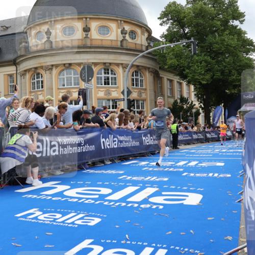29.06.2025 - hella hamburg halbmarathon Strokosch-Dieckow http://msf.ph/oto/8228217 29.06.2025 10:32:03 Ziel 1407, 1686, 4129, 4698, 6619, 11150, 11199, 11370, 15826, 16505, 16736 meine-sportfotos.de