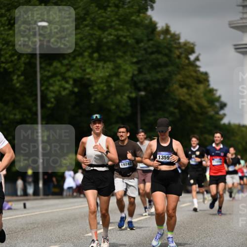 29.06.2025 - hella hamburg halbmarathon Dr. Thomas Lammeyer http://msf.ph/oto/8228222 29.06.2025 10:13:18 Kennedybrücke 1823, 3762, 4592, 7081, 9297, 9306, 10035, 10194, 10819, 11067 meine-sportfotos.de