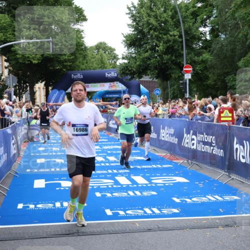 29.06.2025 - hella hamburg halbmarathon Zöllner http://msf.ph/oto/8228237 29.06.2025 10:53:18 Ziel 2074, 2111, 7312, 7383, 8273, 8361, 9142, 12875, 15179, 15681, 16929, 16986, 18901 meine-sportfotos.de