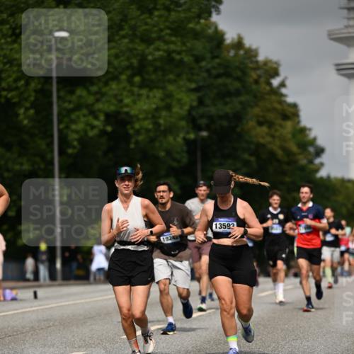 29.06.2025 - hella hamburg halbmarathon Dr. Thomas Lammeyer http://msf.ph/oto/8228243 29.06.2025 10:13:18 Kennedybrücke 1823, 3762, 4592, 7081, 9297, 9306, 10035, 10194, 10819, 11067 meine-sportfotos.de